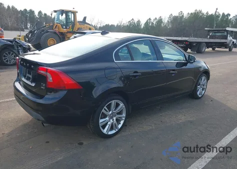 2011 Volvo S60 T6 z USA, uszkodzony, nr VIN YV1902FH7B2007660